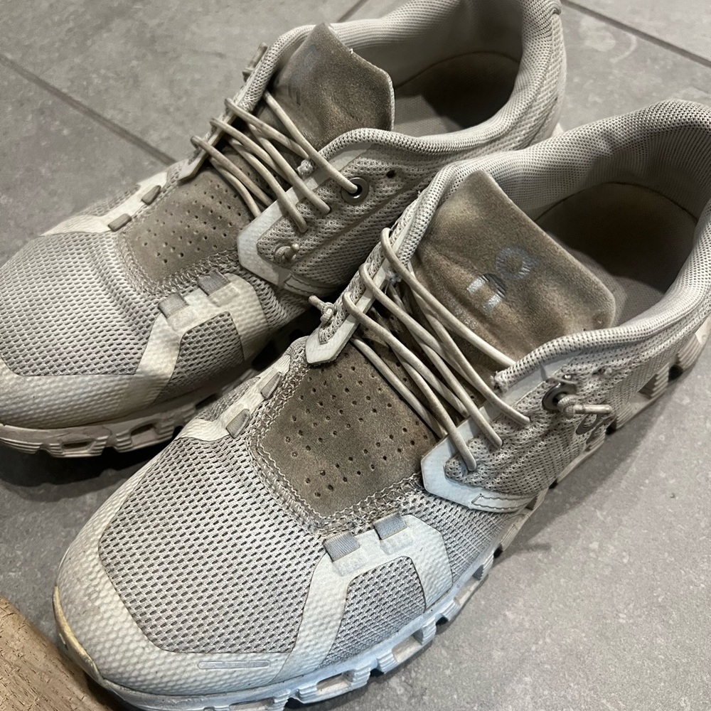 On Cloud 5 Women’s 7.5 Sneakers